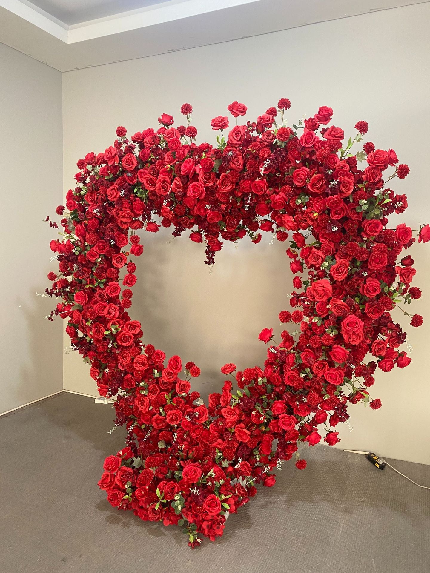 Roseytime Red Heart-shaped Flower Arch Set With Frame