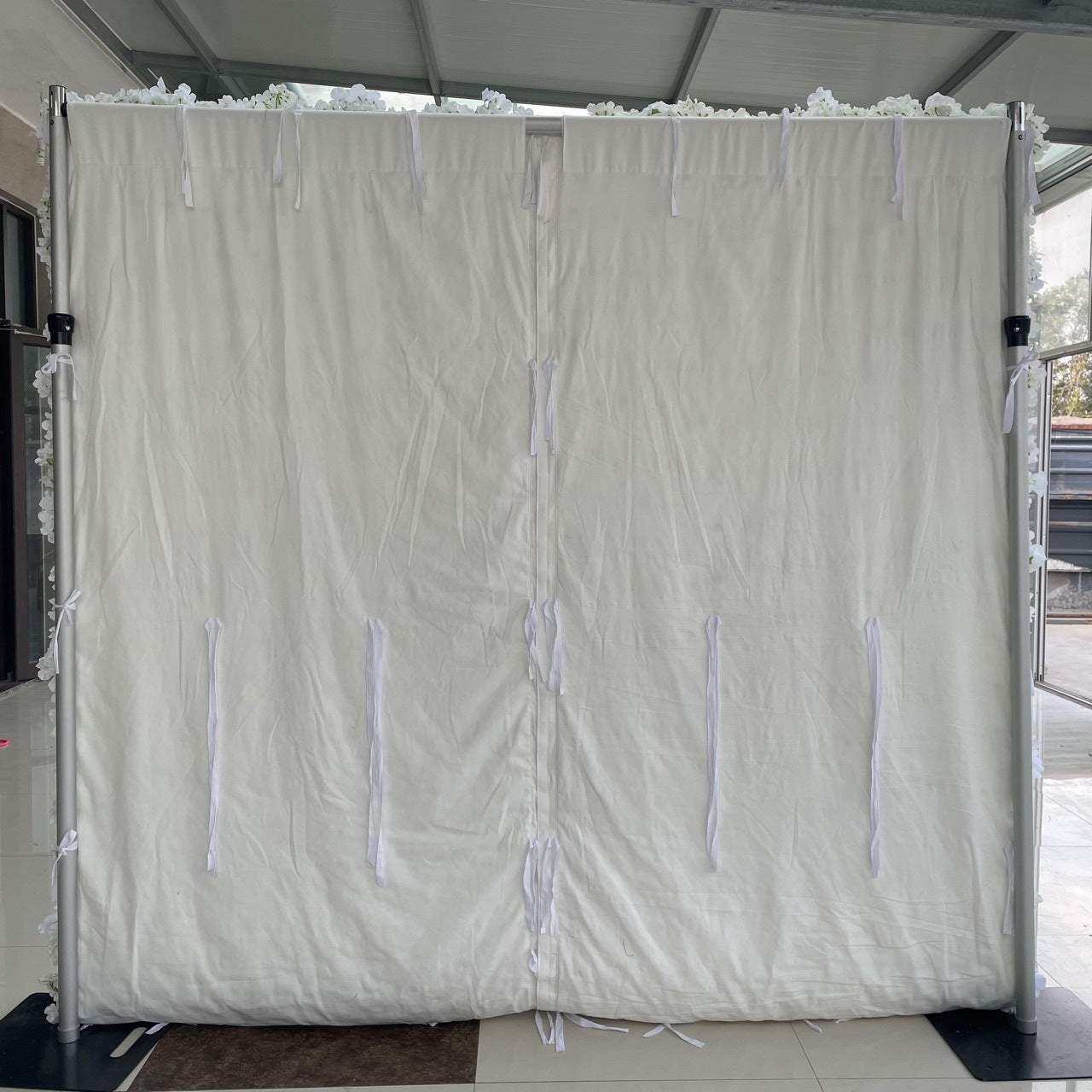 💥BF-SALE: 3D Flower Wall White Roses Roll Up Fabric Back #RTW035