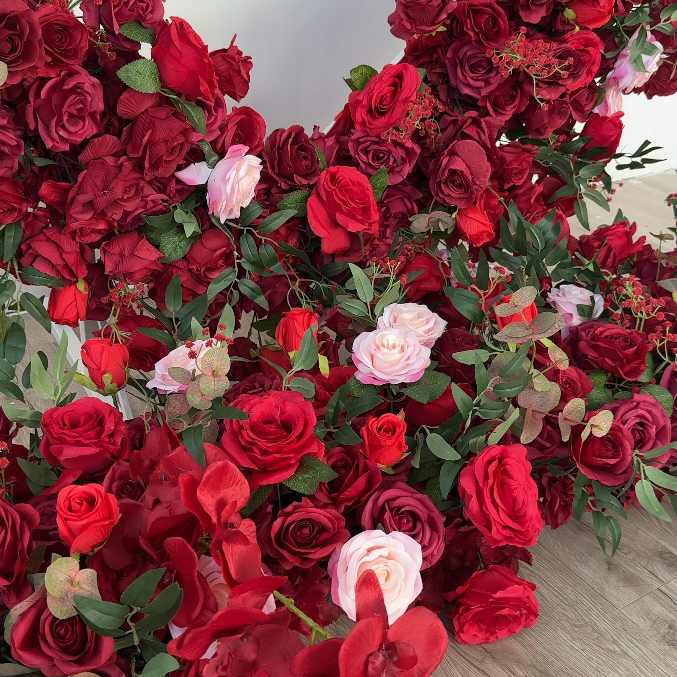 💥BF-Sale: Red&Green Heart Flower Arches With Frame Fabric Back