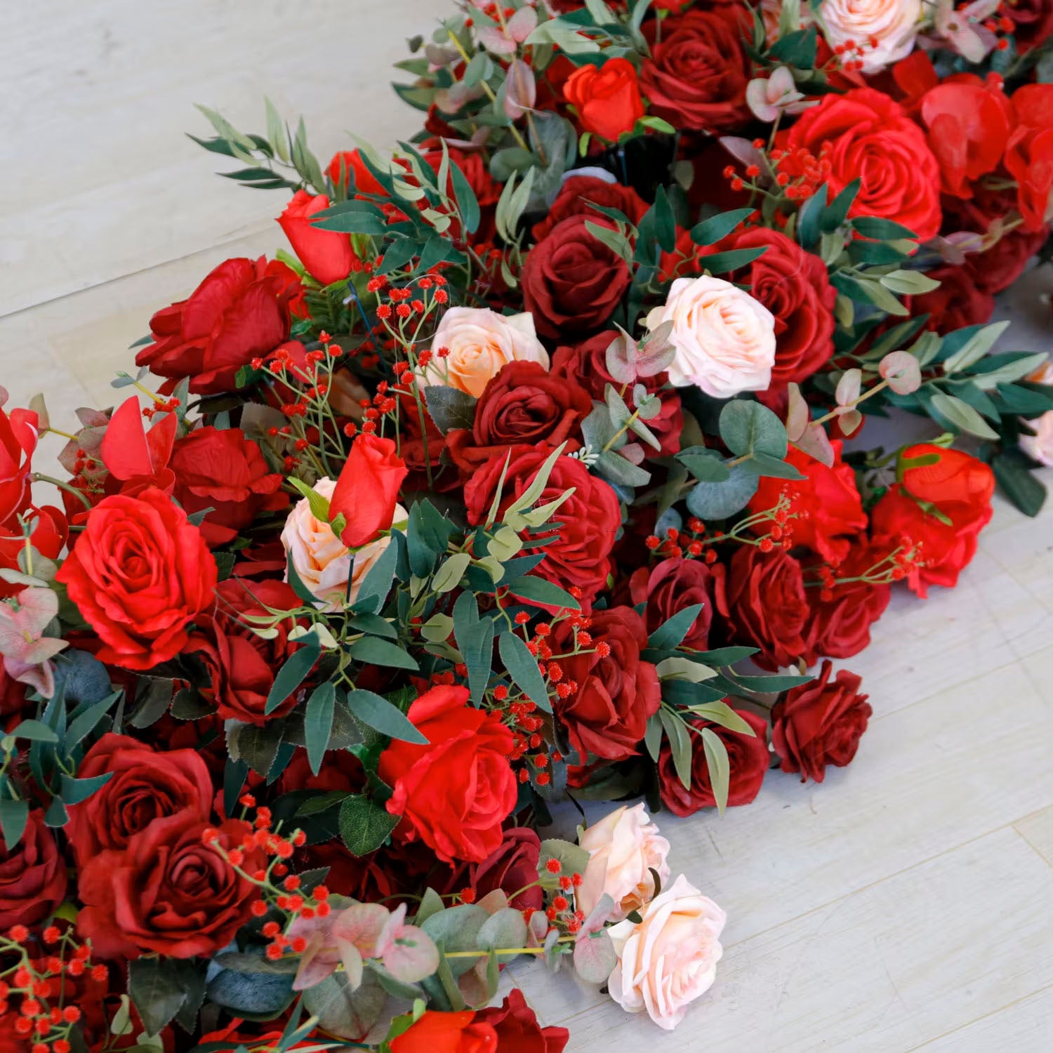 💥BF-Sale: Red&Green Heart Flower Arches With Frame Fabric Back