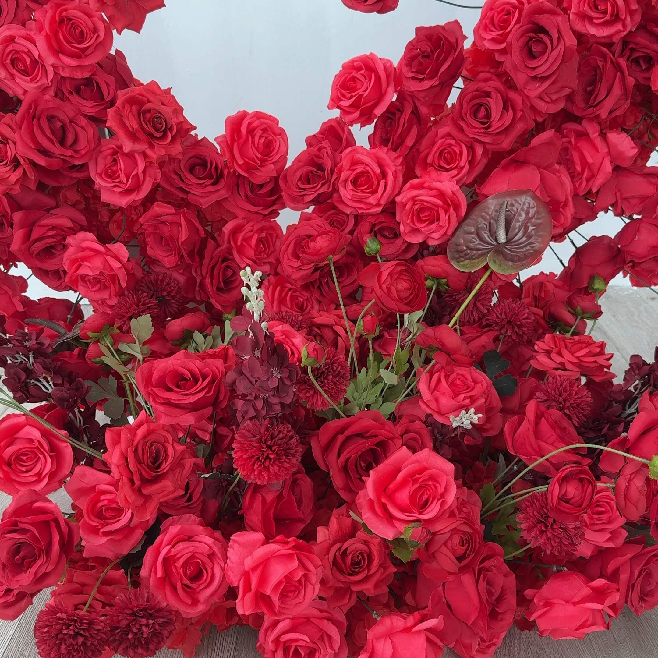 RoseyTime Red Heart Flower Arches Set With Frame