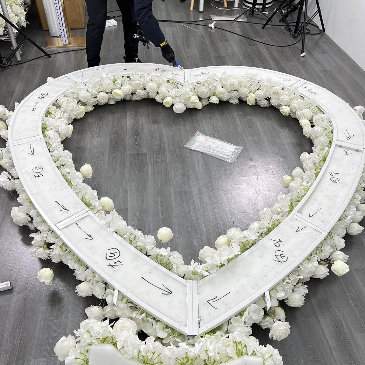 RoseyTime White Champagne Heart Flower Arches Set With Frame